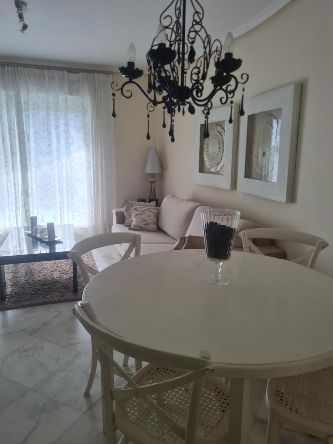 Elegant 2-Bedroom Apartment In Benidorm With Private Pool And Scenic Garden Views Кала де Финестрат Екстериор снимка